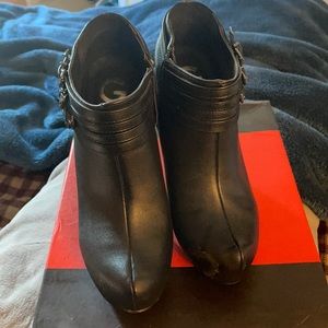 Guess boots